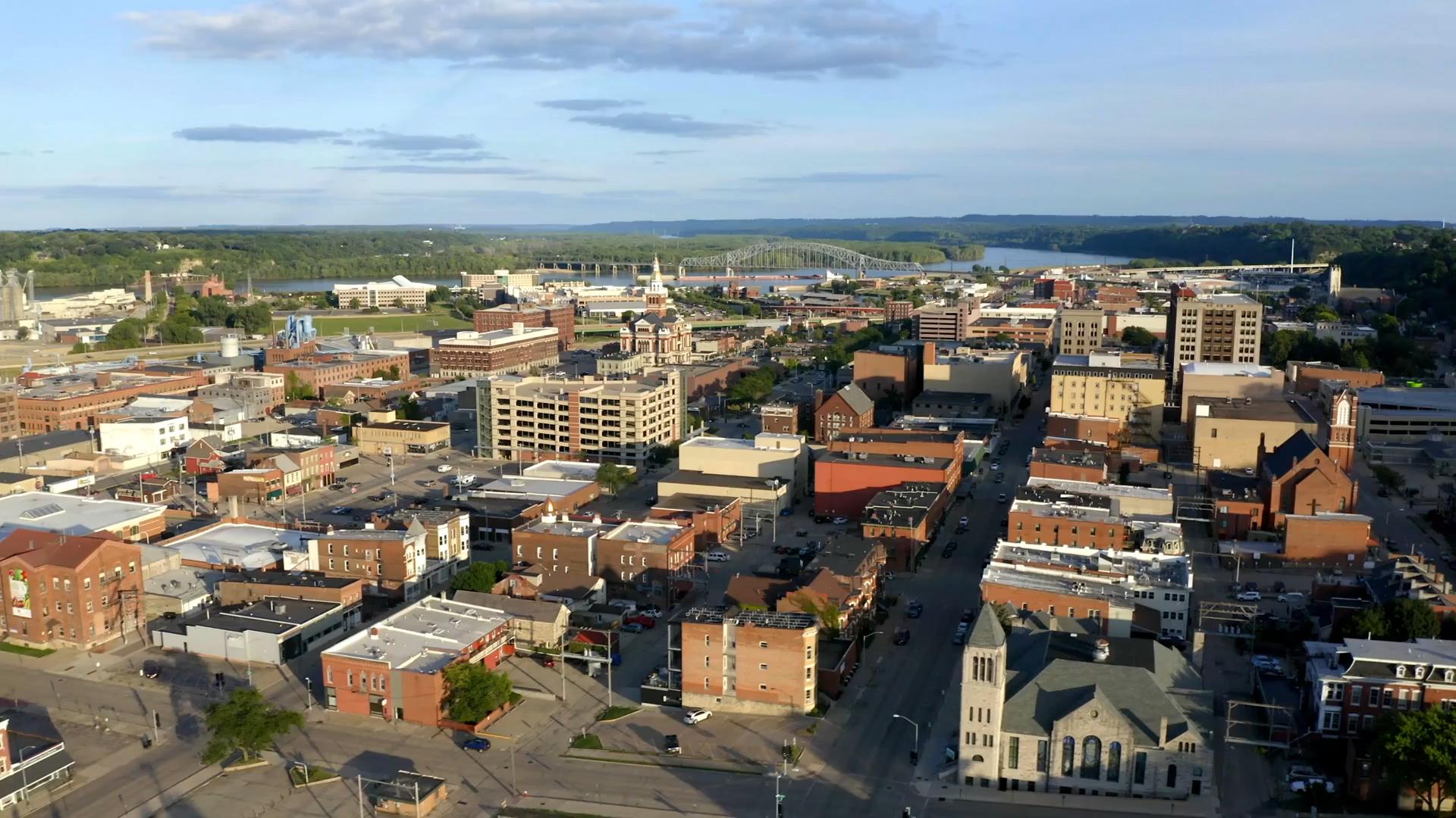videoblocks-above-dubuque-iowa-buildings-city-architecture-aerial-drone-shot_rbmymlylh_1080__D_14.jpeg